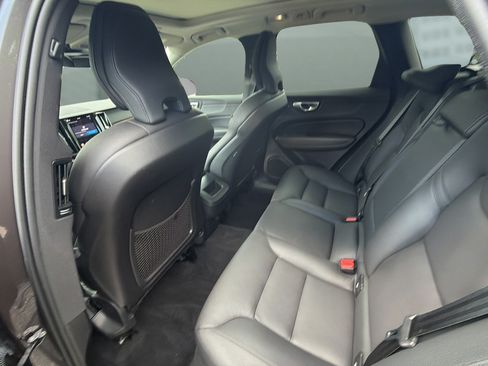 Used 2024 Volvo XC60 B5 Plus AWD/4WD image 11