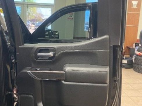 Used 2019 Chevrolet Silverado 1500 LTZ w/ LTZ Premium Package AWD/4WD image 14