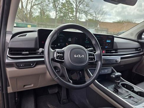 Used 2025 Kia Carnival image 15