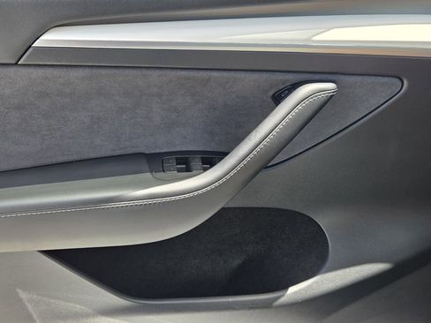 Used 2022 Tesla Model Y Long Range AWD/4WD image 26