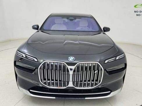 Used 2023 BMW i7 xDrive60 AWD/4WD image 2