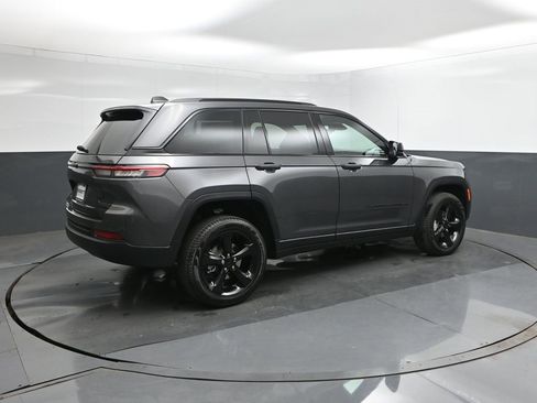 New 2025 Jeep Grand Cherokee Limited w/ Black Appearance Package image 15