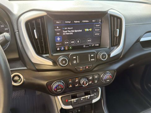 Certified 2022 GMC Terrain SLT w/ Infotainment Package II FWD image 16