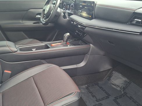 Certified 2025 Nissan Kicks SR FWD image 23