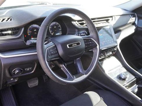 Certified 2023 Jeep Grand Cherokee Laredo w/ Luxury Tech Group I image 17