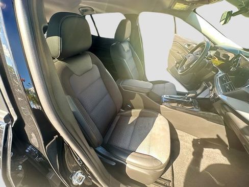 Used 2025 Chevrolet Trax LT w/ Driver Confidence Package image 33