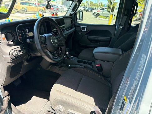 Used 2024 Jeep Gladiator Mojave AWD/4WD image 10
