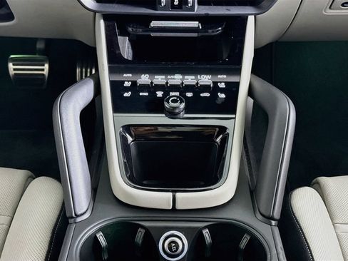 Certified 2024 Porsche Cayenne Turbo AWD/4WD image 14