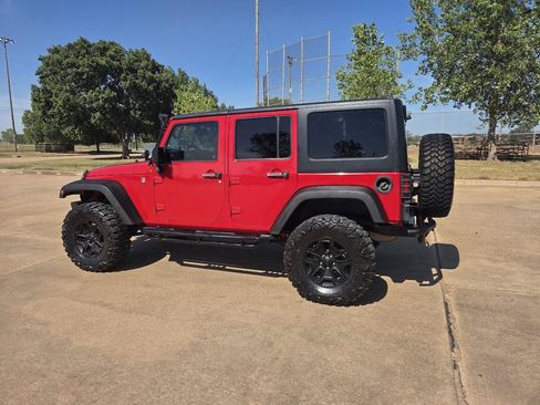 Used 2014 Jeep Wrangler Unlimited Sahara AWD/4WD image 5