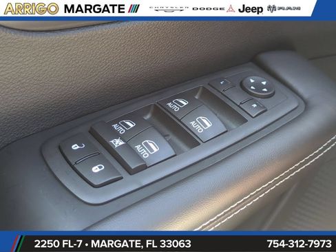New 2026 Chrysler Pacifica Select FWD image 25