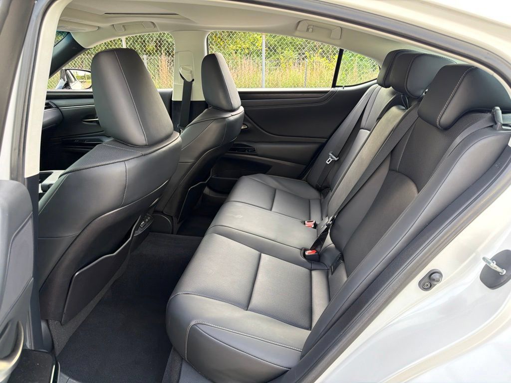 Used 2023 Lexus ES 250 w/ Premium Package w/ Premium Package AWD/4WD image 19