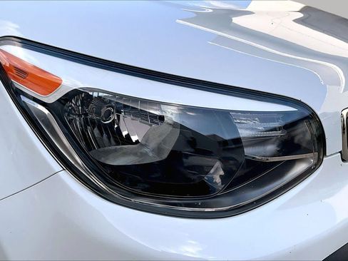 Used 2014 Kia Soul FWD image 25