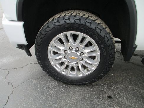 Used 2023 Chevrolet Silverado 2500 High Country image 13