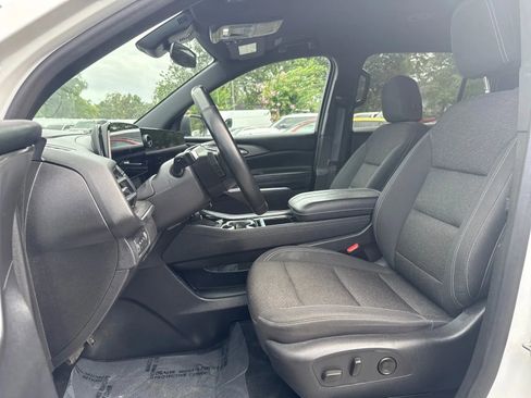 Used 2024 Chevrolet Traverse LT AWD/4WD image 12