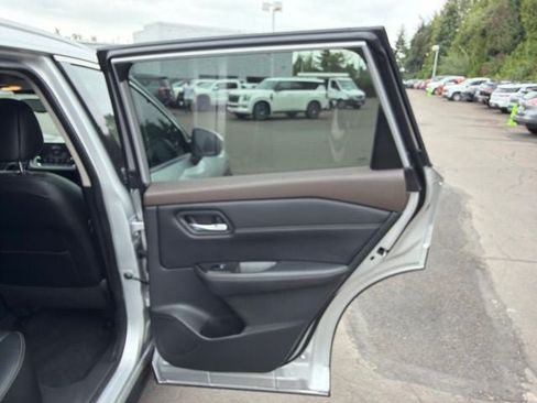 Used 2022 Nissan Rogue SL AWD/4WD image 21