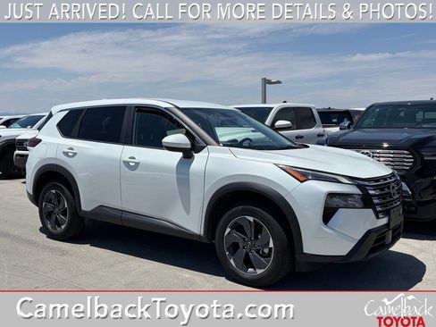Used 2025 Nissan Rogue SV FWD image 1