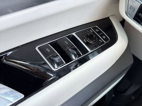 Certified 2026 Cadillac Vistiq Luxury image 12