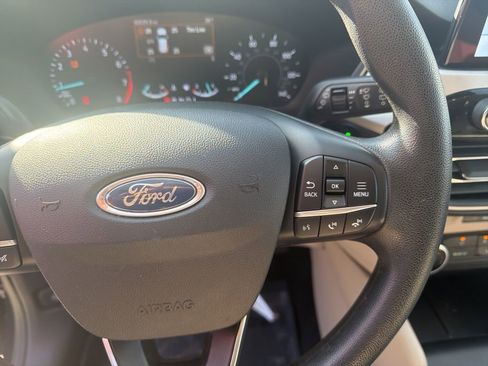 Used 2021 Ford Escape SE image 21