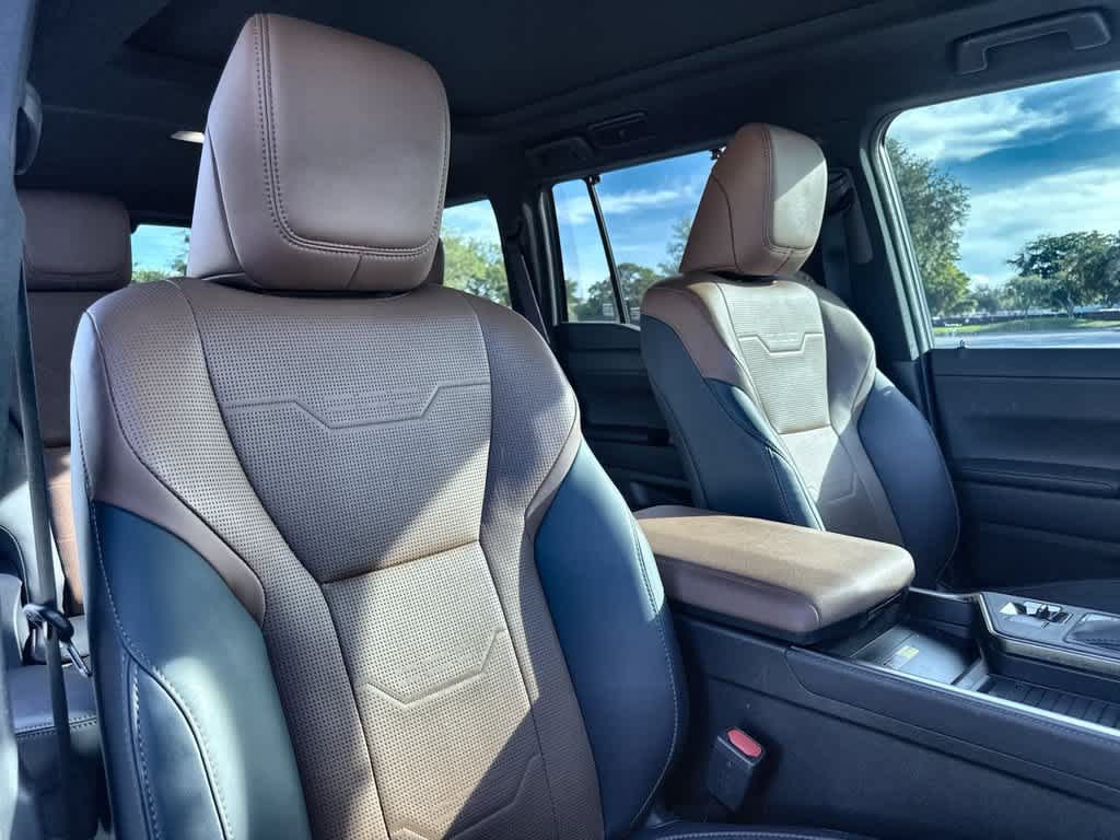 Used 2025 Lexus GX 550 w/ Accessory Package (2T) AWD/4WD image 27