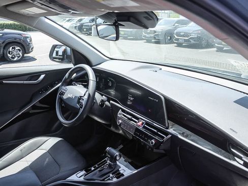 Used 2025 Kia Niro EX FWD image 21