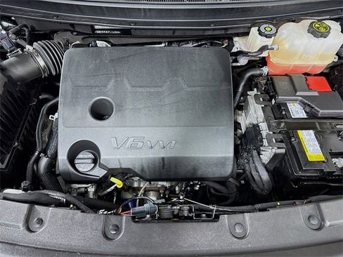 Used 2023 Chevrolet Traverse LT w/ LT Premium Package image 32