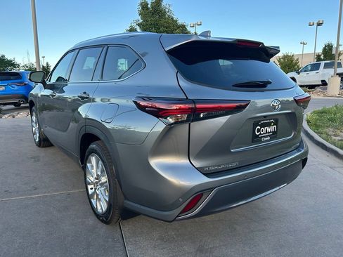 Used 2026 Toyota Highlander Limited AWD/4WD image 5