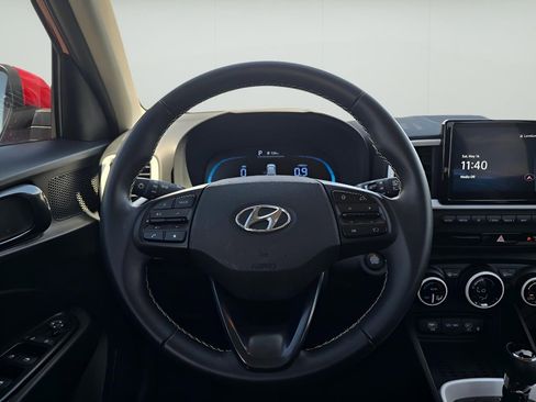 Used 2023 Hyundai Venue Limited FWD image 10