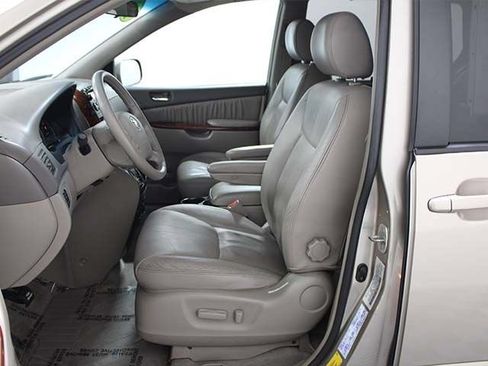 Used 2004 Toyota Sienna XLE w/ XLE Pkg 16 FWD image 10