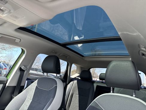 Used 2025 Volkswagen Taos SE image 24