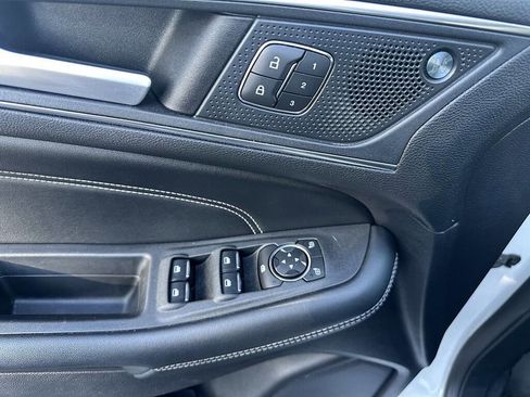 Used 2022 Ford Edge Titanium image 14