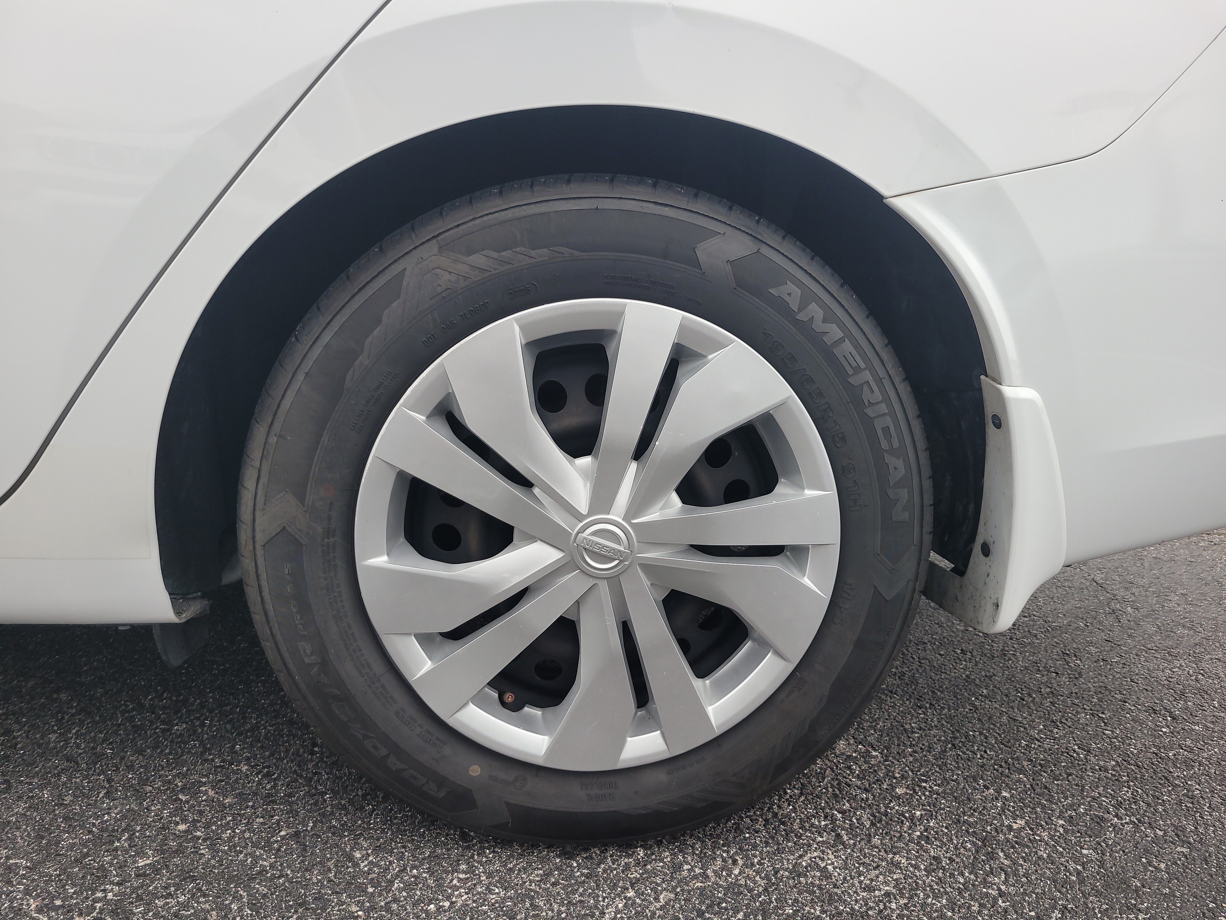 Used 2023 Nissan Versa S w/ Trunk Package FWD image 8