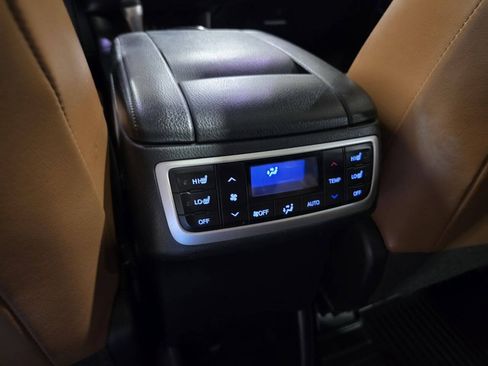 Used 2019 Toyota Highlander Limited Platinum AWD/4WD image 30