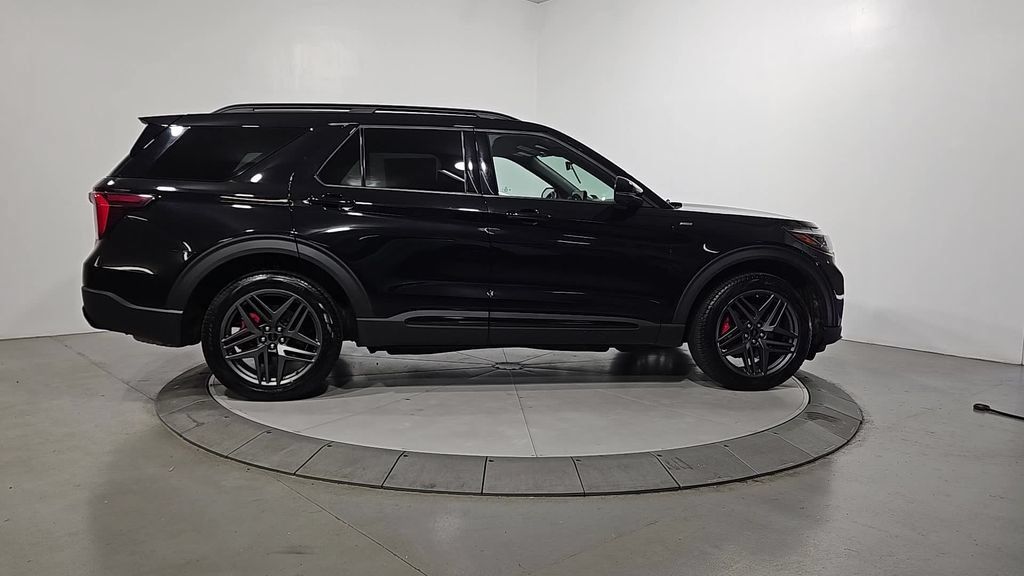 Used 2025 Ford Explorer ST-Line w/ ST-Line Street Pack AWD/4WD image 7