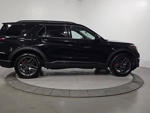 Used 2025 Ford Explorer ST-Line w/ ST-Line Street Pack AWD/4WD image 7