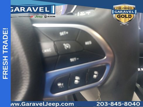 Used 2022 Chrysler Pacifica Touring-L FWD image 6