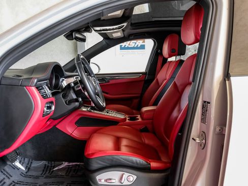 Used 2021 Porsche Macan GTS AWD/4WD image 3