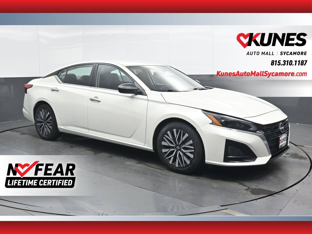 Used 2024 Nissan Altima 2.5 SV FWD image 1