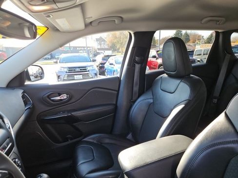 Used 2021 Jeep Cherokee Latitude Plus image 28