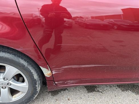 Used 2015 Toyota Sienna LE image 4