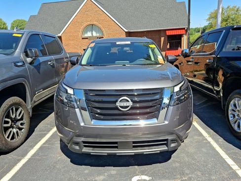 Used 2025 Nissan Pathfinder SV AWD/4WD image 2