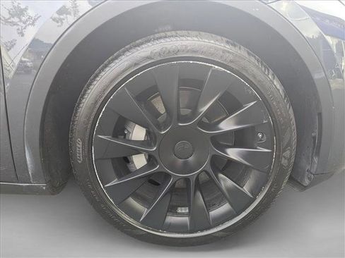 Used 2022 Tesla Model Y Long Range image 19