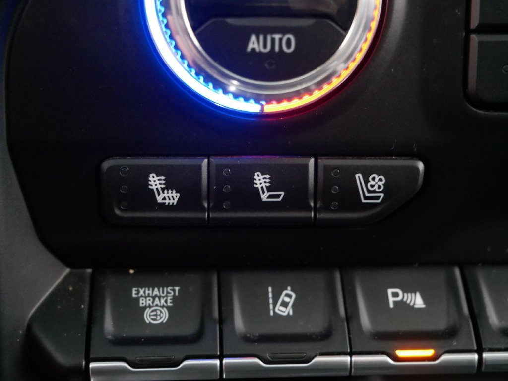 Used 2023 GMC Sierra 3500 Denali AWD/4WD image 21