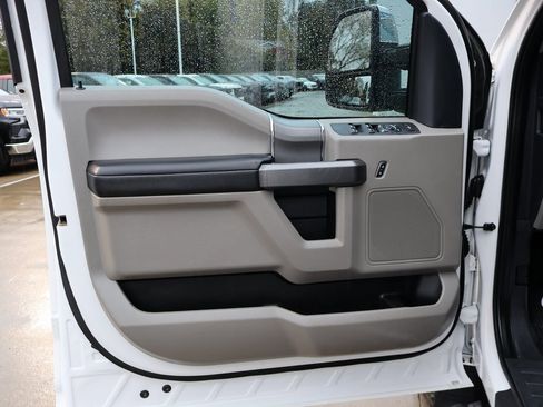 Used 2022 Ford F350 XLT w/ XLT Premium Package image 12