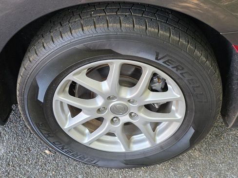 Used 2020 Chrysler Pacifica Touring-L FWD image 35