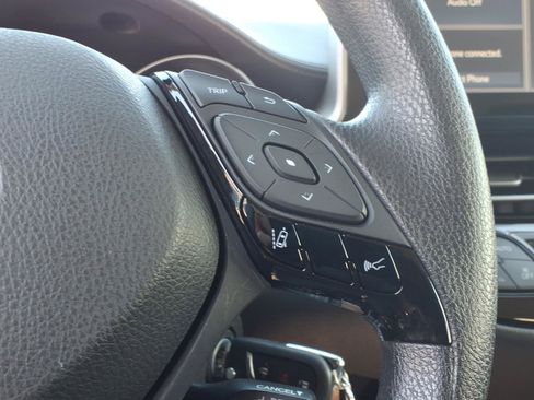 Used 2021 Toyota C-HR LE FWD image 25