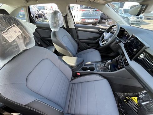 New 2026 Volkswagen Jetta SE FWD image 10