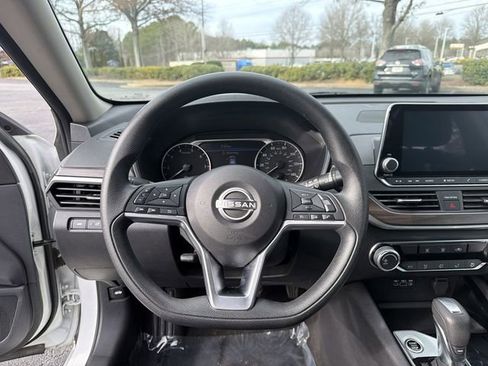 Used 2024 Nissan Altima 2.5 SV image 19