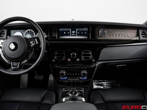 Used 2024 Rolls-Royce Phantom Sedan image 26