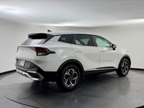 Used 2023 Kia Sportage LX image 8