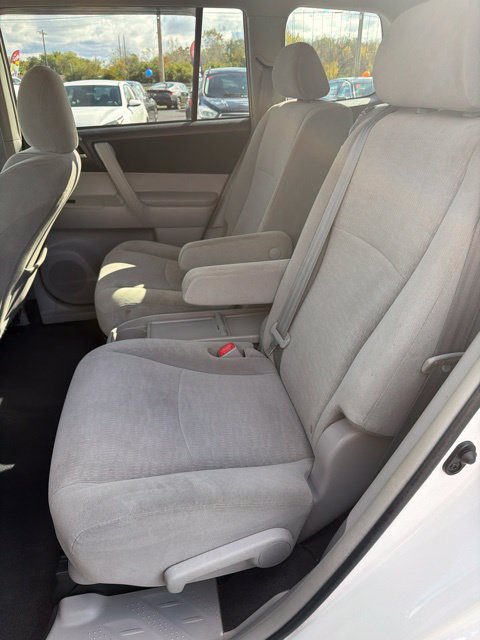 Used 2012 Toyota Highlander FWD w/ Tech Pkg image 8